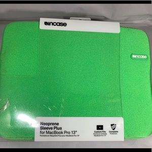 🆕💻Incase Neoprene MacBook Pro 13” Sleeve Plus